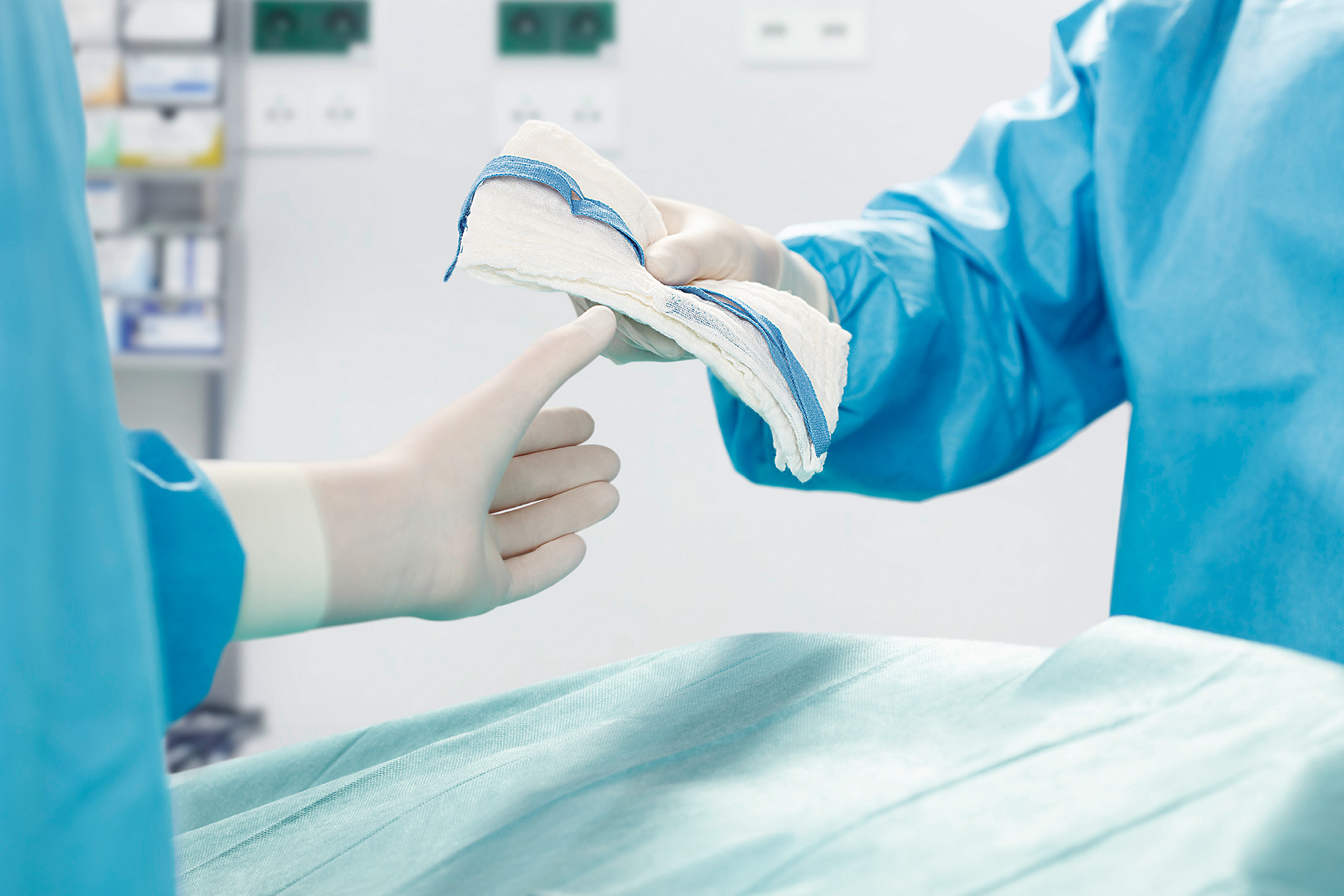 Leukoplast Swab Abdominal - Bauchtücher grün mit Schlaufe und Röntgenkontrastchip